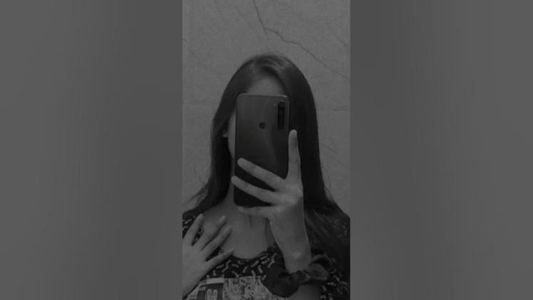 Profile Hidden Face Mirror Selfie